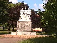 Macea - Statuia voievozilor - Virtual Arad County (c)2002