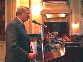 Teodor Melescan in sala Palatului Culturii la Arad - (c) Virtual Arad News, 1998