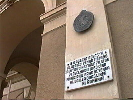 Placa comemorativa in cinstea zilei de 21 decembrie 1998 - Virtual Arad News (c) 1998