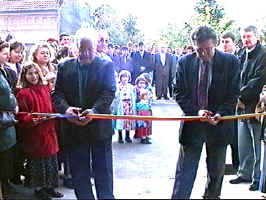 Inaugurarea centrului de zi pentru varstnici de pe strada Capitan Ignat din Arad - (c) Virtual Arad News, 1998