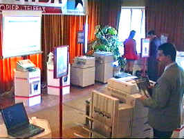 Expozitia de aparatura birotica Toshiba la Arad - (c) Virtual Arad News, 1998