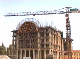 Constructia Catedralei are nevoie de sprijin - Virtual Arad News (c)1999