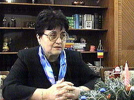 Directoarea fabricii de papusi "Aradeanca" - Cornelia Tomoiaga - Virtual Arad News (c)1999