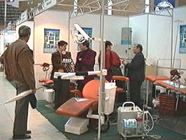 La AR-Medica stomatologii au facut cumparaturi - Virtual Arad News (c)1999