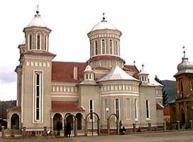 La Gurahont biserica noua este aproape terminata - Virtual Arad News (c)1999