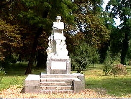 Eminescu in Parcul dendrologic Macea - Virtual Arad News (c)1999