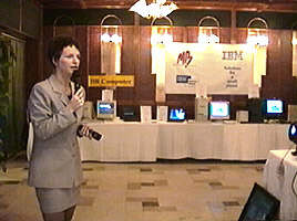Marketing manager - Mihaela Gotia - informand despre tehnologia Epson - Virtual Arad News (c)1999