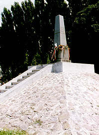 Monumentul celor 13 generali din cartierul Subcetate - Virtual Arad News (c)1999