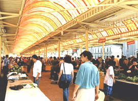 Piata Catedralei vizitata de cumparatori - Virtual Arad News (c)1999