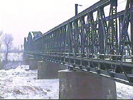 Podul CFR peste Muresul inghetat - Virtual Arad News (c) 1999