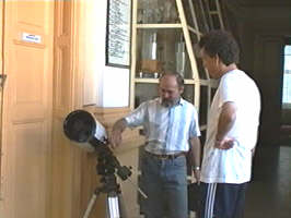 Profesorii Major Csaba si Arsenov Branco fac pregatiri pentru Eclipsa - Virtual Arad News (c)1999