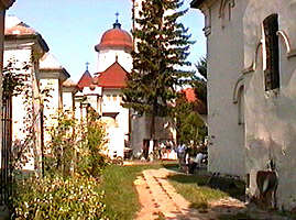 Si Manastirea Bodrog a fost controlata de pompieri - Virtual Arad News (c)1999