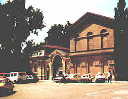 Intrarea principala a Spitalului Municipal - Virtual Arad News (c)1999