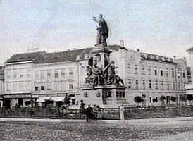 Statuia celor 13 generali inainte de demontare