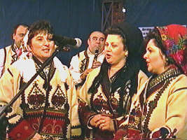 Trio feminin a rapsozilor zarandului - Virtual Arad News (c)1999