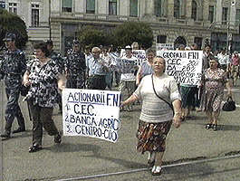 Actionarii FNI au protestat din nou