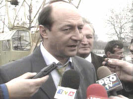 Basescu blocheaza privatizarea la Astra