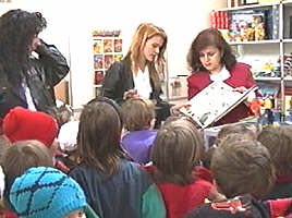 Chiar si copiii viziteaza cu interes standurile Targului Smartpack - Virtual Arad News (c)2000