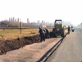 Drumarii lucreaza la modernizarea drumului Nadlac-Arad - Virtual Arad news (c)2000