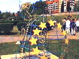 In Parcul Europa a fost inaugurat simbolul mileniului III - Virtual Arad News (c)2000