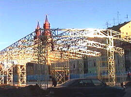 In Piata Catedralei se construieste o hala noua - Virtual Arad News (c)2000
