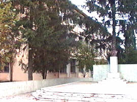 La Liceul din Gurahont s-au inscris si elevi din Basarabia.jpg - Virtual Arad News(c) 2000