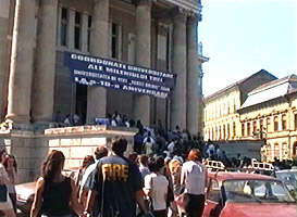 Manifestarile aniversare "Vasile Goldis" au adunat o multime de tineri - Virtual Arad News (c)2000