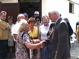 Ministrul Justitiei ii felicita pe pensionari - Virtual Arad News (c)2000