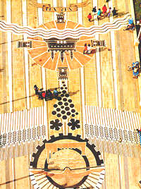 Mozaicul din fata Primariei incepe sa se deterioreze