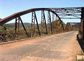 Podul de la Savarsin ar trebui reparat...