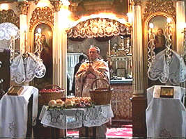 Sfintirea bucatelor la Biserica din Tarnova - Virtual Arad News (c)2000
