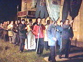 Inconjurare la Biserica sarbeasca - Virtual Arad News (c)2001