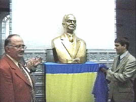 La Universitatea "Goldis" a fost dezvelit bustul lui Cicio Pop