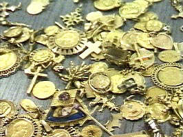 O parte din bijuteriile confiscate la Vama Nadlac...