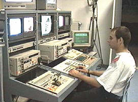 Redactorul sef Adi Ardelean isi aminteste de prima emisiune - Virtual Arad News (c)2001