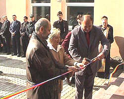 A fost taiata panglica inaugurala a noului sediu UAV - Virtual Arad News (c)2002