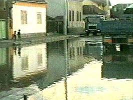Apele ploilor au inundat si strada Cocorilor...