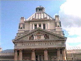 Arhitectura Palatului Cultural este inspirata din Mausoleul din Halikarnas - Virtual Arad News (c)2002