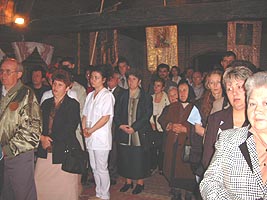 Credinciosi prezenti la slujba din noaptea Invierii - Virtual Arad News (c)2002