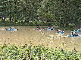 Dupa clatite, o plimbare cu barca este binevenita - Virtual Arad News (c)2002