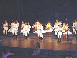 Formatiile folclorice i-au incantat pe cei prezenti - Virtual Arad News (c)2002