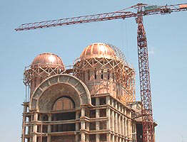 In prezent se lucreaza la finalizarea cupolelor - Virtual Arad News (c)2002
