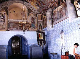 La manastire sunt necesare reparatii... - Virtual Arad News (c)2002
