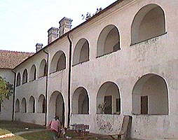 La Manastirea Bezdin sunt asteptati vizitatorii - Virtual Arad News (c)2002