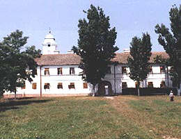 Manastirea Bezdin este un adevarat colt de rai - Virtual Arad News (c)2002