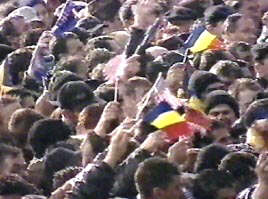 Peste 100 de mii de romani au fost prezenti in Piata Revolutiei la intalnirea cu presedintele Bush
