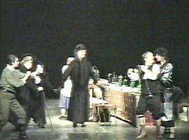 Piesa "Gaitele" in interpretarea Teatrului Odeon