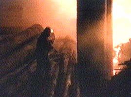 Pompierii militari si civili au stins incendiul de la fabrica de canepa