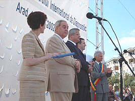 Premierul s-a aratat multumit la intalnirea cu aradenii - Virtual Arad News (c)2002