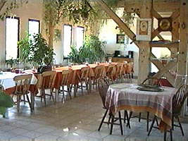 Sala de mese a caminului de la Dorobanti - Virtual Arad News (c)2002